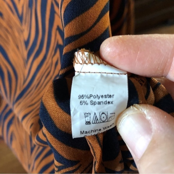 Blue and orange tiger striped long sleeve Secretaries blouse in size 1X - Picture 6 of 6